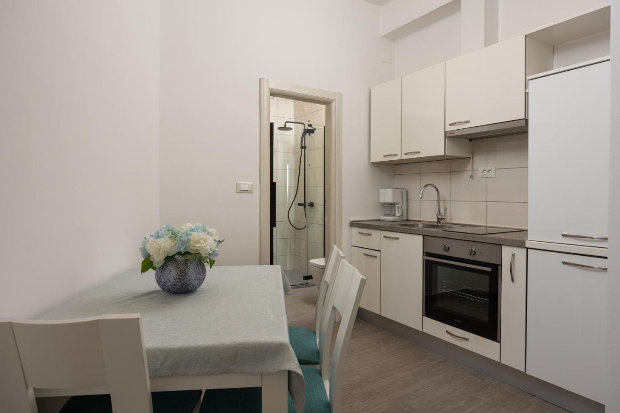 Apartments Lea Подстрана Экстерьер фото